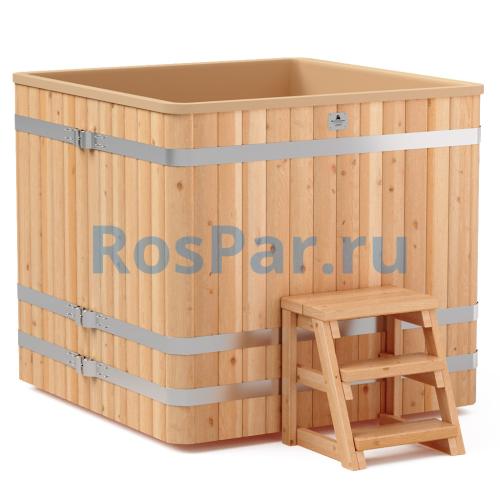 Квадратная купель «COMFORT» из лиственницы с пластиковой вставкой длина 1300 мм ширина 1300 мм высота 1150 мм