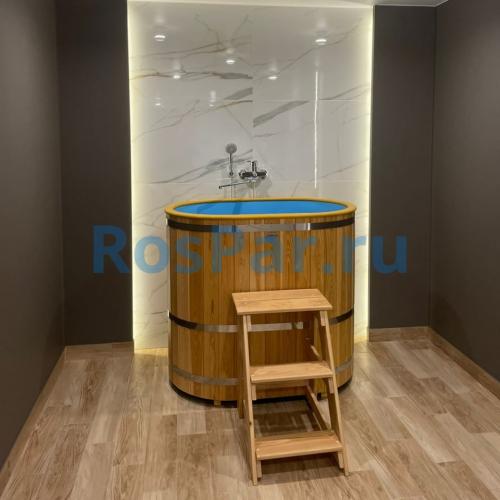 Овальная купель «COMFORT» из лиственницы с пластиковой вставкой длина 1400 мм ширина 780 мм высота 1150 мм